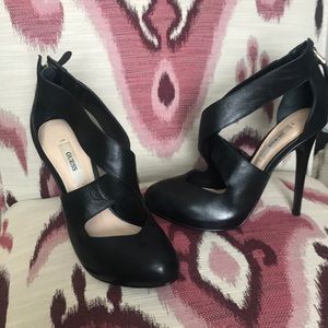 Guess pumps